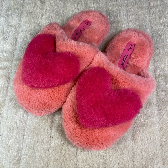 Betsey Johnson Fuzzy Slippers NWOT - Picture 4 of 5